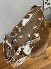Load image into Gallery viewer, Toiletries Bag - Cowhide 022