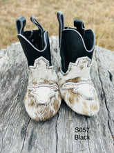 Load image into Gallery viewer, Baby Boots - Small 057